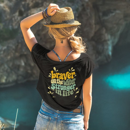 Braver On The Water Stronger In Life - Oversize Crop Top (Damen)