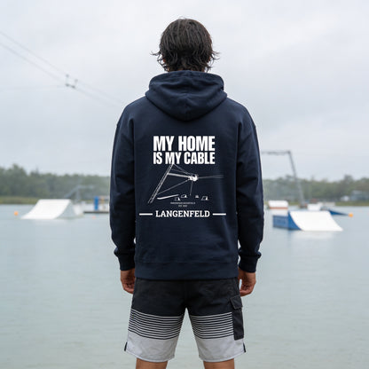 Produktfoto an einem Model vom Hoodie My Home Is My Cable